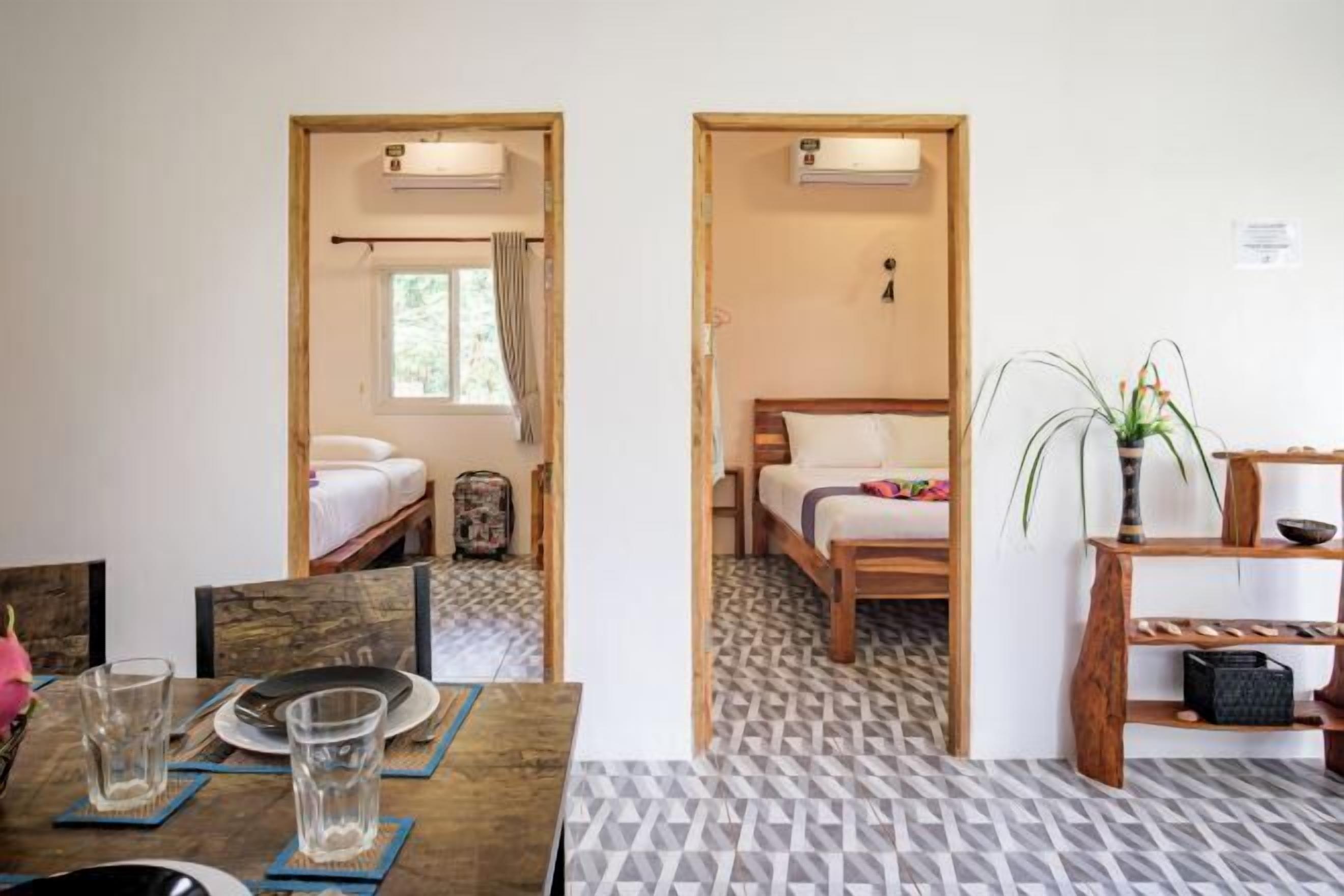 Donzen dekbedden, een kluis op de kamer, individueel gedecoreerd