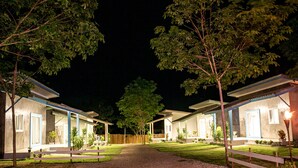Front of property - evening/night - Enda Lanta Bungalows (Ko Lanta)