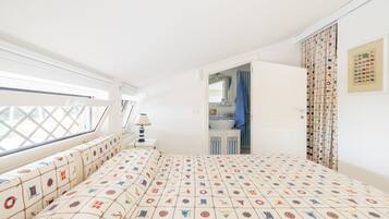 8 bedrooms, desk, iron/ironing board, free WiFi