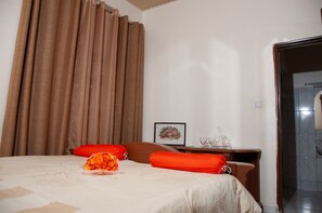 11 bedrooms, WiFi - The Orange theory cosy I bedroom apartment  3 min walk to the U.S Embassy (Kacyiru)