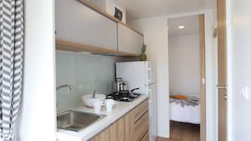 Mini-fridge, microwave, stovetop, cookware/dishes/utensils