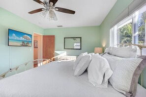 3 bedrooms, desk, iron/ironing board, free WiFi