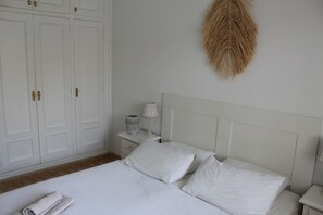 2 bedrooms, in-room safe, iron/ironing board, free WiFi