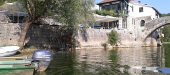 Vacation home IDYLLE is located in the heart of the Skadar Lake National Park.