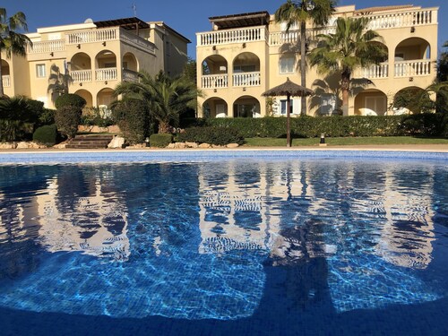 Apartment with large pool and garden in a well-kept complex, ideal for children