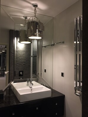 Combined shower/bathtub, hair dryer, towels, soap