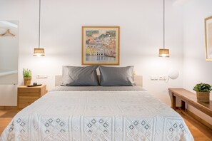 6 bedrooms, desk, iron/ironing board, travel cot - Youkali Naxos - Ideal for a big family reunion! (Naxos)