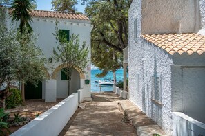 Property grounds - Bell Punt  House for 6 only 10 meters to the sea in Alcudia (Alcúdia)