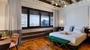 Brown Suite | Seprai katun Mesir, seprai premium, minibar, dan brankas