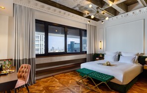 Brown Suite | 埃及棉床单、高档床上用品、迷你吧、客房内保险箱