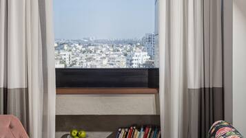 Junior Suite | Egyptian cotton sheets, premium bedding, minibar, in-room safe