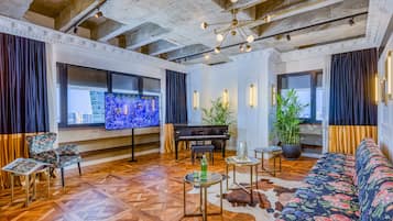 Brown Suite | Living area