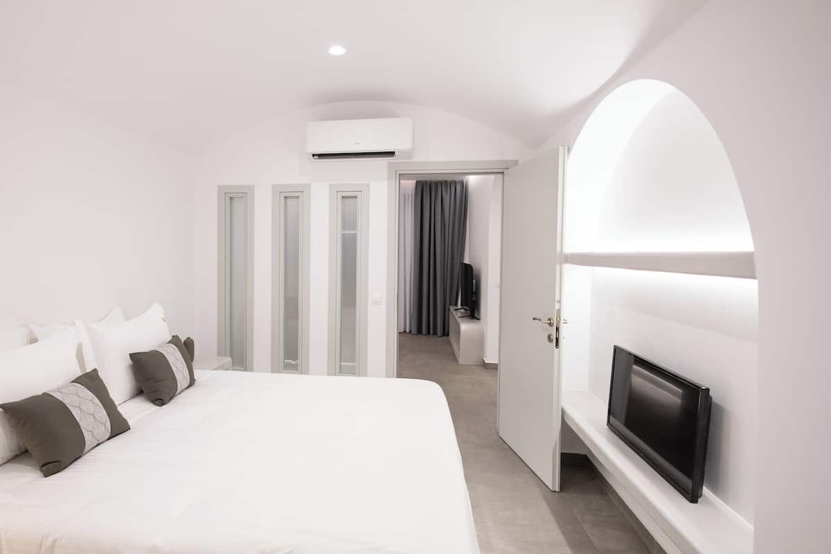 Premium Suite, Private Pool | 2 bedrooms, minibar, in-room safe, individually decorated