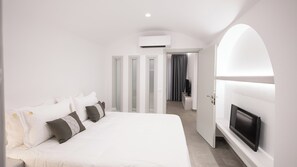 Premium Suite, Private Pool | Minibar, in-room safe, individually decorated, laptop workspace - Soil of Sun Luxury Villas (Santorini)