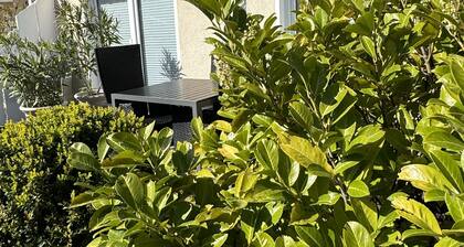 Kleines Ferienhaus mit Terrasse – Ihre Oase der Erholung 🏡🌞 in Ostseenähe