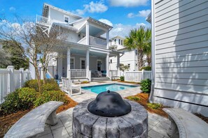 A heated pool - Coast Is Clear: Sleeps 18 w/ Private Pool! Steps to Beach Walkover #7 (Panama City Beach)