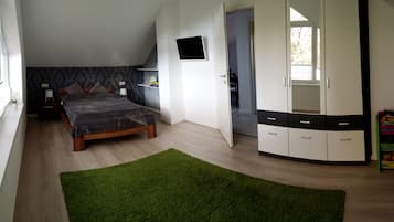 3 bedrooms, travel crib, free WiFi
