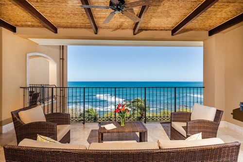 Stunning Beachfront Penthouse w/ Amazing Ocean and Sunset Views & Private Hot Tub