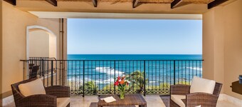 Stunning Beachfront Penthouse w/ Amazing Ocean and Sunset Views & Private Hot Tub