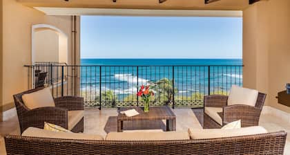 Stunning Beachfront Penthouse w/ Amazing Ocean and Sunset Views & Private Hot Tub
