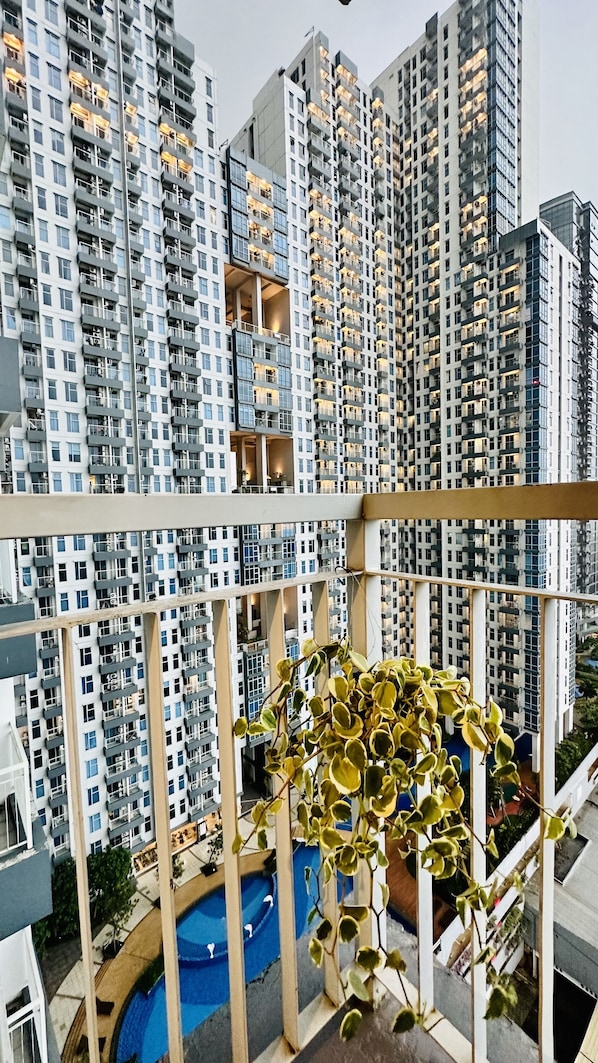 Property grounds - Luxury Anderson Apartment On Top of Pakuwon Mall (Surabaya)