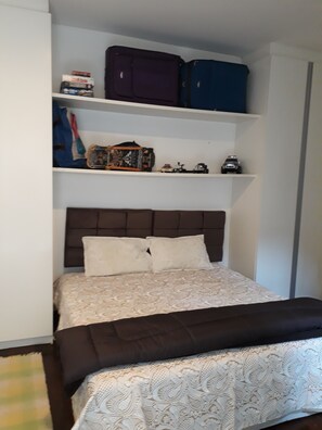 1 bedroom, iron/ironing board, WiFi, bed sheets