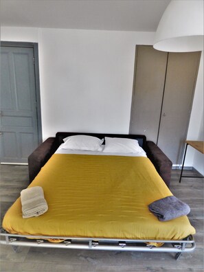 1 bedroom, iron/ironing board, travel cot, free WiFi