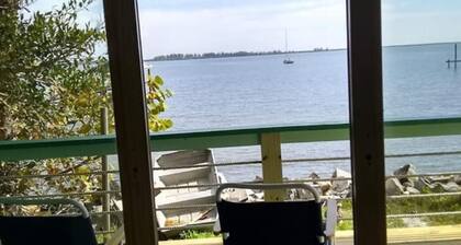 Gorgeous Riverfront Fishing Cottage in Sebastian, FL - Ask about 2025
Specials