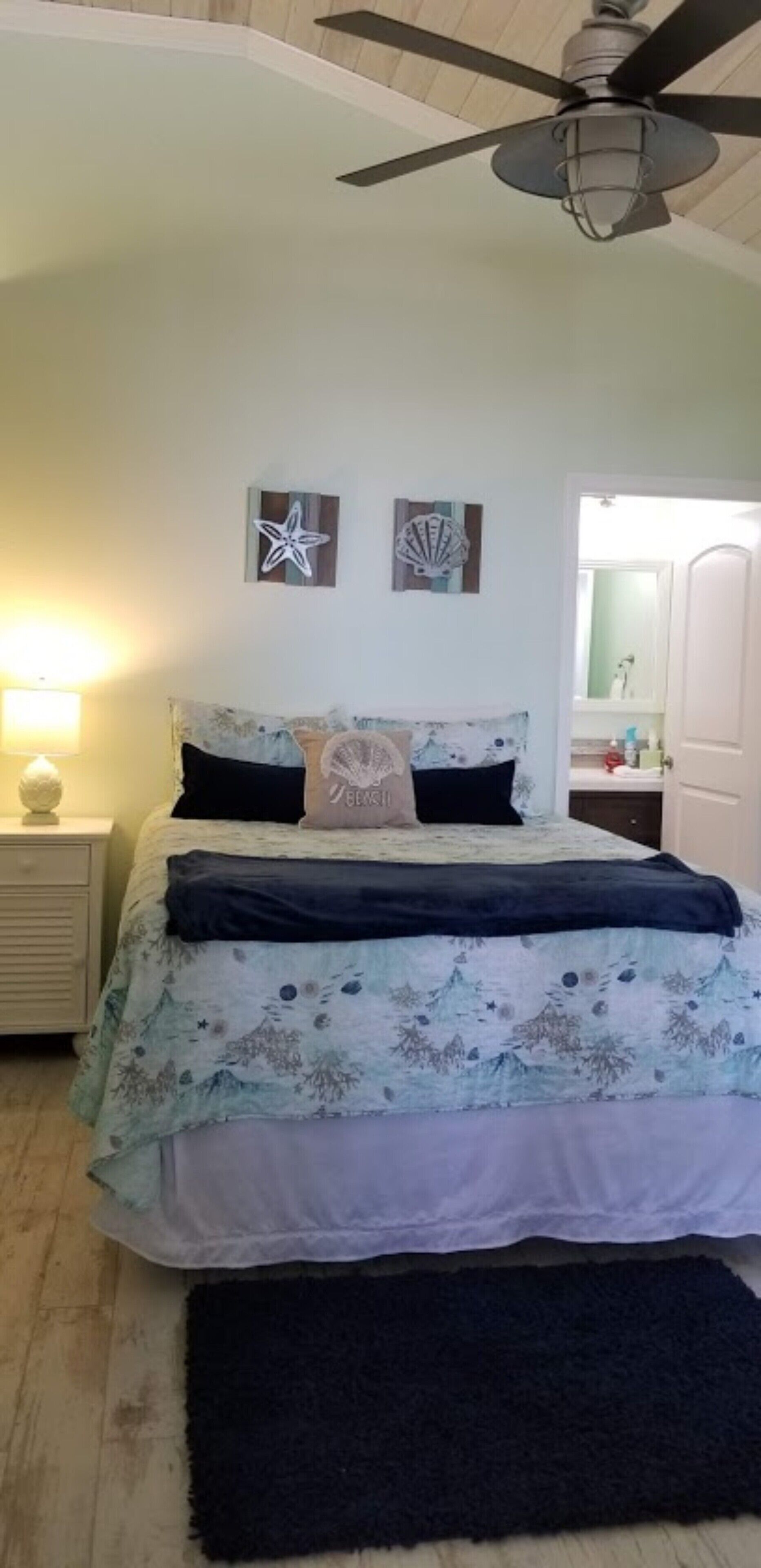 1 chambre, fer et planche à repasser, Wi-Fi gratuit, draps fournis