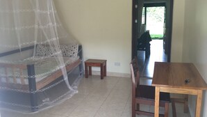 Iron/ironing board, WiFi, bed sheets - Ben And Lily Cottages (Nakaseke)