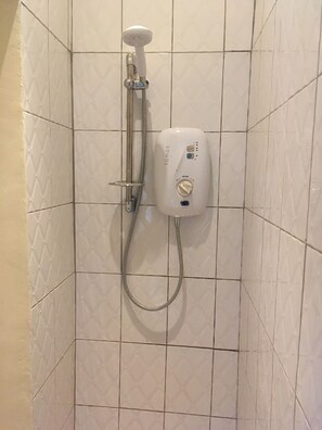 Cottage, 5 Bedrooms, Courtyard View | Bathroom shower