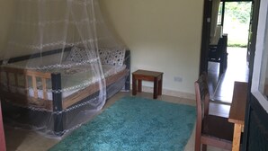 Iron/ironing board, WiFi, bed sheets - Ben And Lily Cottages (Nakaseke)