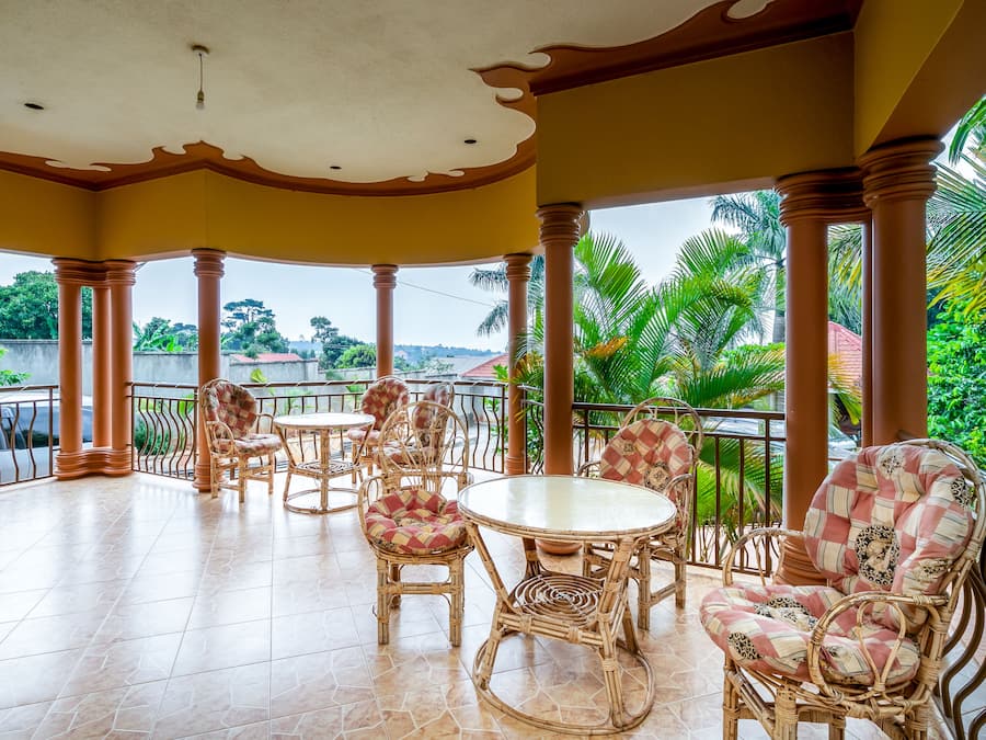 Lunch, dinner, brunch served; local and international cuisine