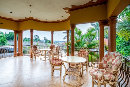 Lunch, dinner, brunch served; local and international cuisine