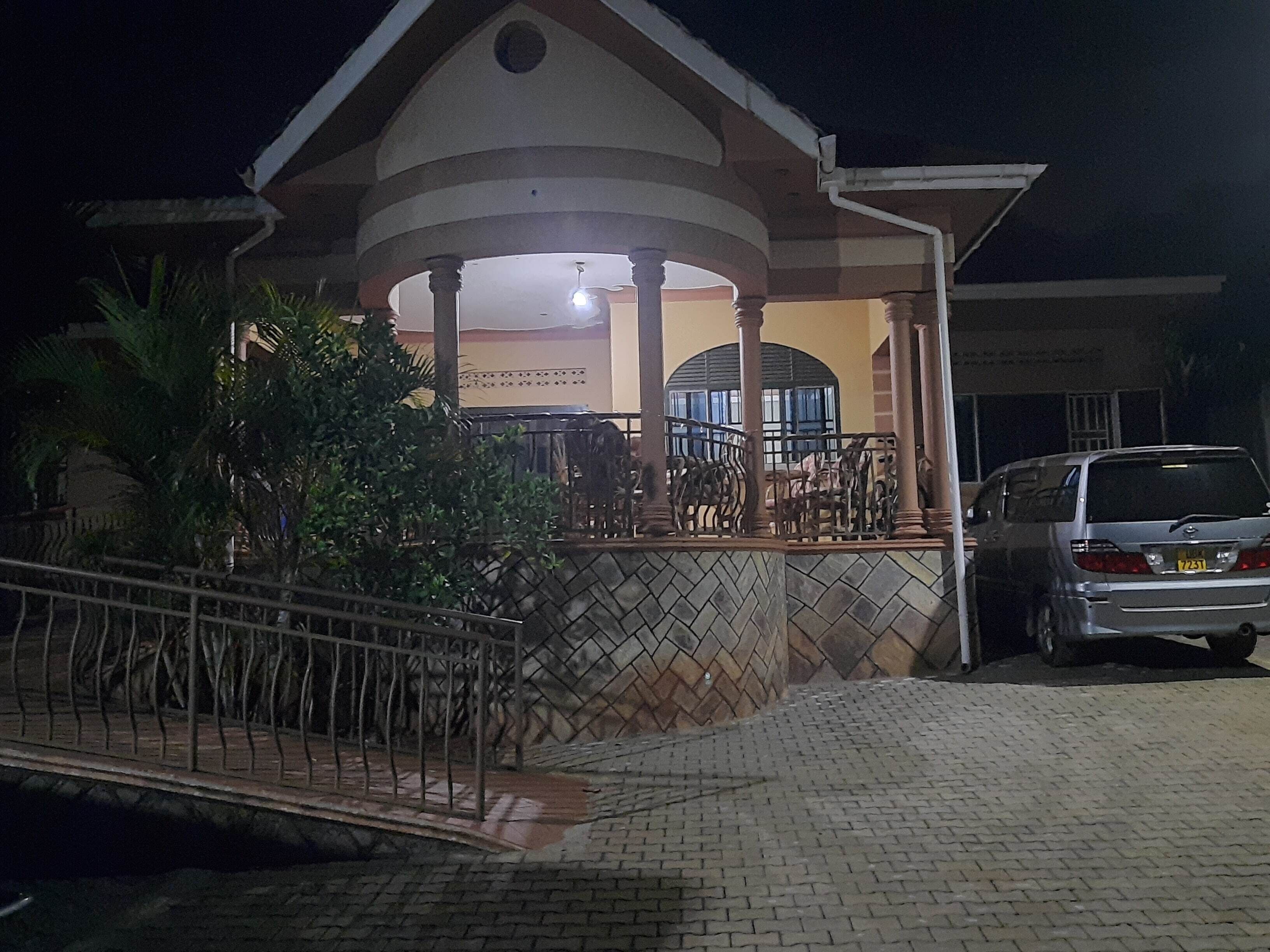 Photo - Airport Side Hotel Entebbe