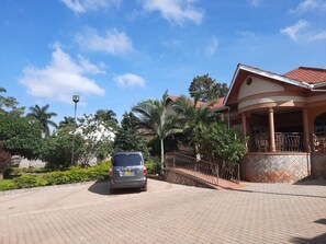 Exterior - Airport Side Hotel Entebbe (Entebbe)