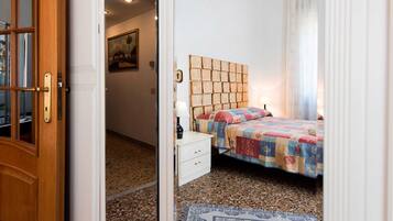 1 chambre, fer et planche Ă repasser, Wi-Fi, draps fournis