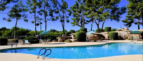 Ulkouima-allas, lämmitetty uima-allas