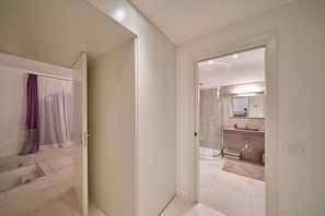 Dusche, Haartrockner, Bidet, Handtücher