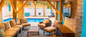 High Tide 5 Bedroom Ocean View House, Heated Pool, Hot Tub, Darts, King beds