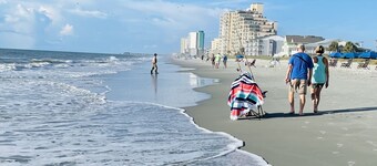 High Tide 5 Bedroom Ocean View House, Heated Pool, Hot Tub, Darts, King beds