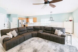 Smart TV, fireplace, video games, DVD player - High Tide 5 Bedroom Ocean View House, Heated Pool, Hot Tub, Darts, King beds (Surfside Beach)