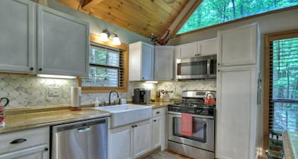Cozy Mountain Retreat with Hot Tub, Wifi, and Community Amenities!