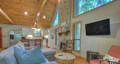 Cozy Mountain Retreat with Hot Tub, Wifi, and Community Amenities!
