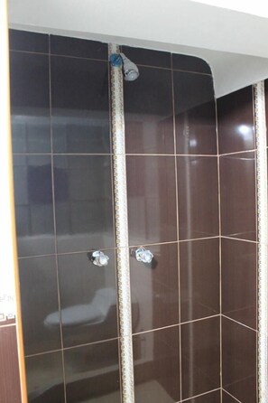Deluxe Room | Bathroom shower - Bull House (Urubamba)