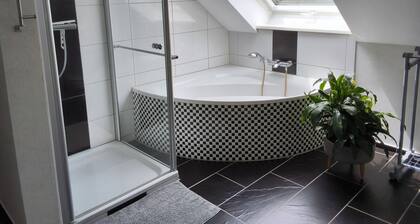 Beautiful, bright vacation apartment close to the forest