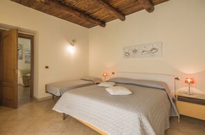3 bedrooms, desk, iron/ironing board, WiFi - The 8 bells of the cathedral 2 (Salerno)