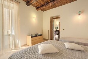 3 Schlafzimmer, Schreibtisch, Bügeleisen/Bügelbrett, WLAN