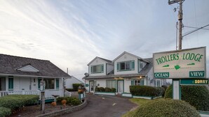 A two-story building with a sign reading "Trollers Lodge Ocean View." - T11 - Trawler @ Trollers Lodge (Depoe Bay)