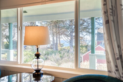 T09 - Lighthouse @ Trollers Lodge